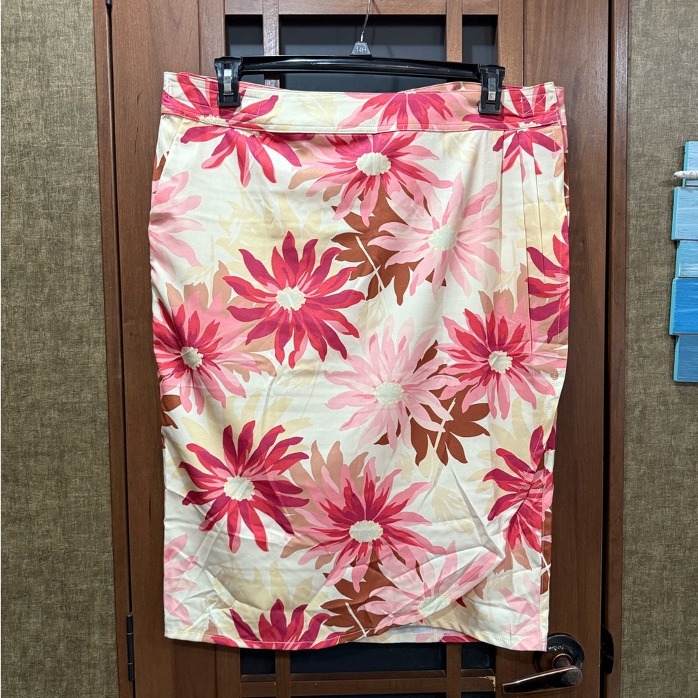 Ripskirt Hawaii XL Length 3 Floral NWT